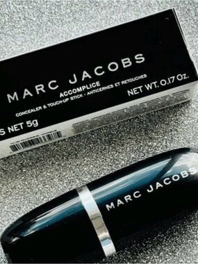 Marc Jacobs Accomplice Concealer & Touch-Up Stick